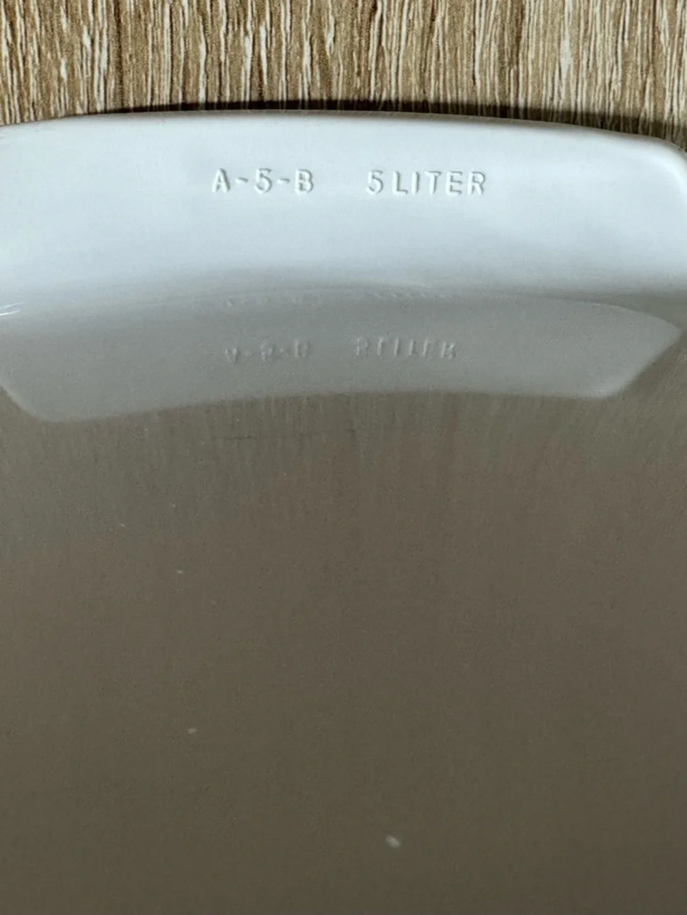 Vintage CorningWare 5-liter casserole dish in the 